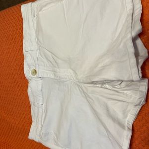 American Eagle size 16 white shorts in good condition. SUPER STRETCH.